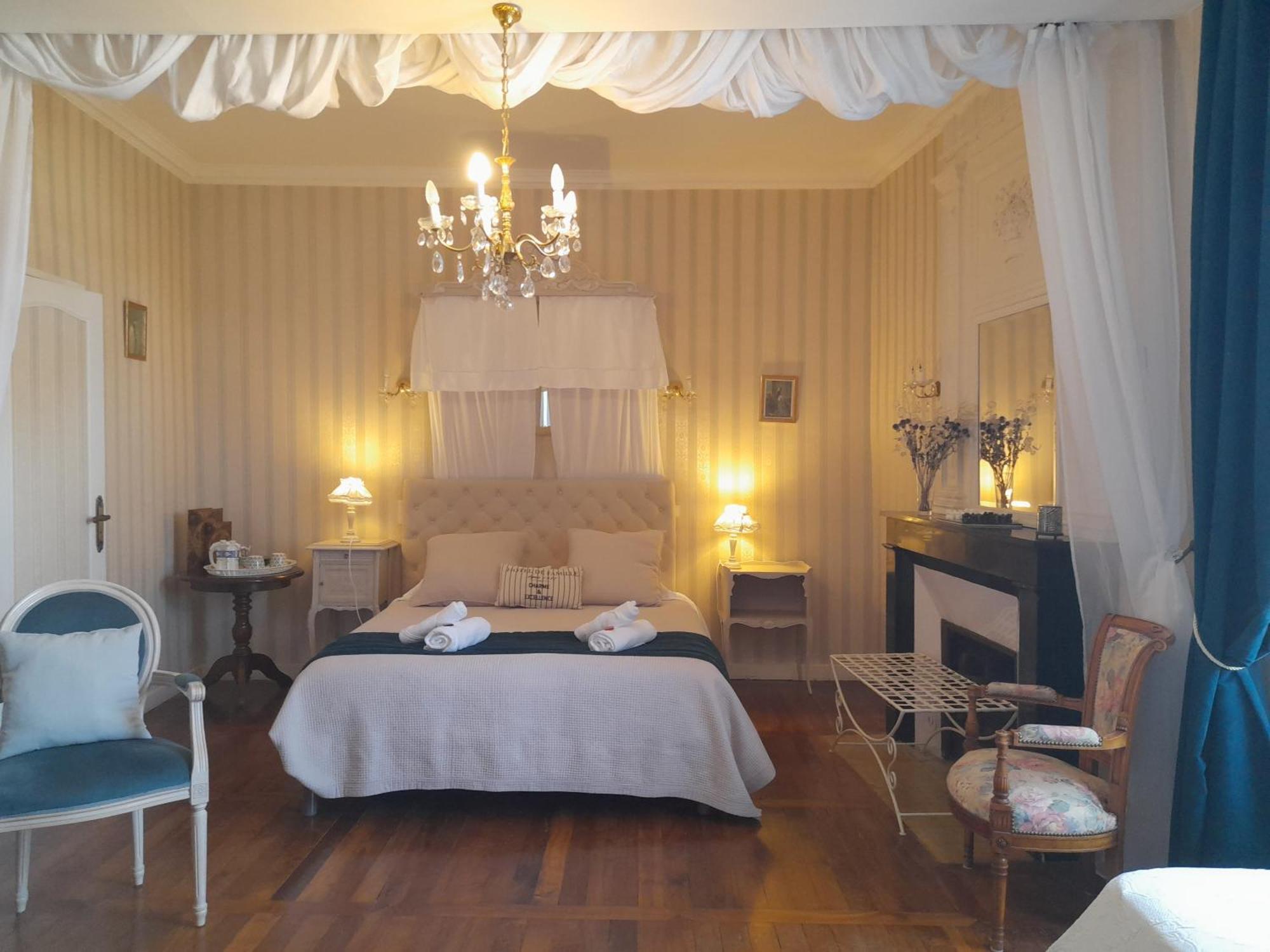 La Maison Du Prince De Conde Charroux-dʼAllier エクステリア 写真